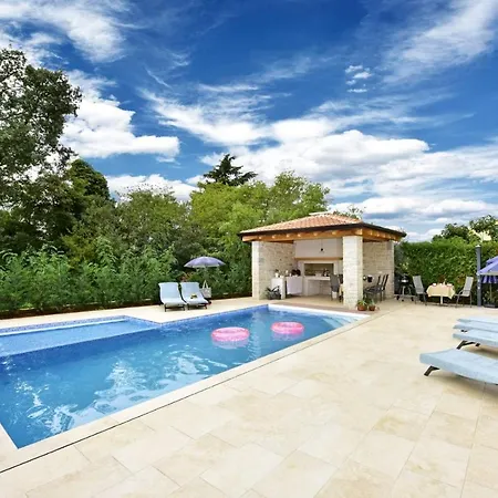 House Anna For Max 13 Persons In Porec, Pet Friendly