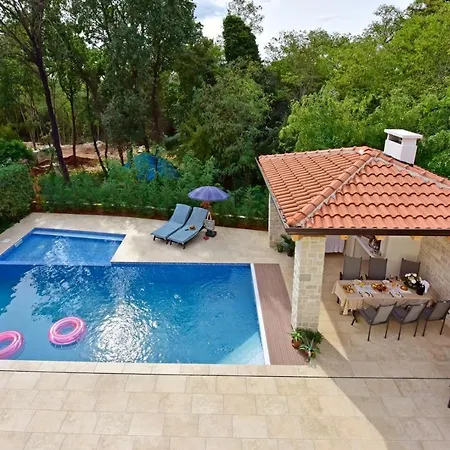 House Anna For Max 13 Persons In Porec, Pet Friendly 4*