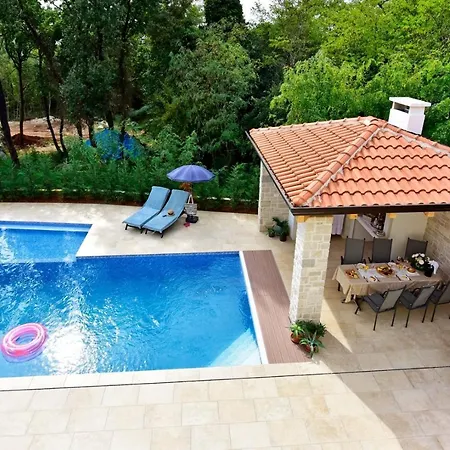 House Anna For Max 13 Persons In Porec, Pet Friendly