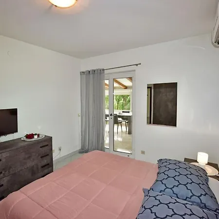 House Anna For Max 13 Persons In Porec, Pet Friendly Poreč