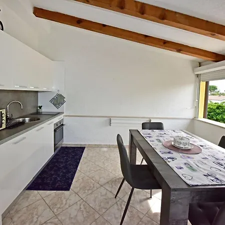 House Anna For Max 13 Persons In Porec, Pet Friendly 4* Porec
