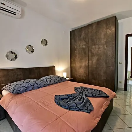 House Anna For Max 13 Persons In Porec, Pet Friendly Poreč