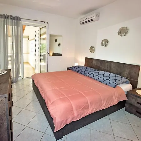 Penzion House Anna For Max 13 Persons In Porec, Pet Friendly Poreč