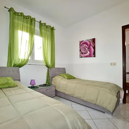 House Anna For Max 13 Persons In Porec, Pet Friendly