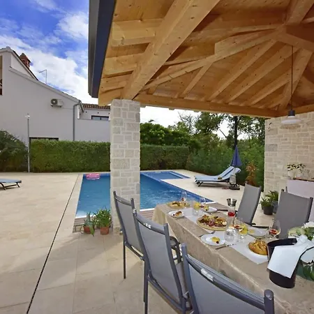 Gasthof House Anna For Max 13 Persons In Porec, Pet Friendly