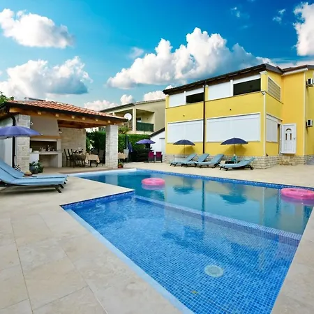 Gasthof House Anna For Max 13 Persons In Porec, Pet Friendly
