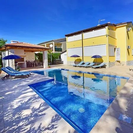 Gasthof House Anna For Max 13 Persons In Porec, Pet Friendly Poreč