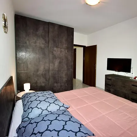 Gasthof House Anna For Max 13 Persons In Porec, Pet Friendly 4*