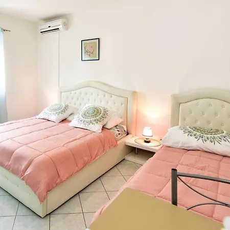 House Anna For Max 13 Persons In Porec, Pet Friendly 4* Poreč