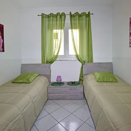 House Anna For Max 13 Persons In Porec, Pet Friendly Gasthof