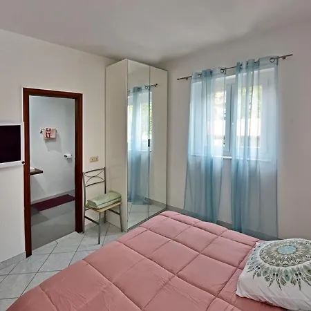 House Anna For Max 13 Persons In Porec, Pet Friendly Gasthof Poreč