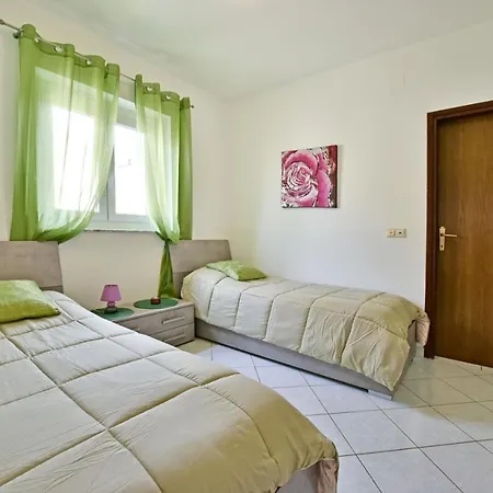 House Anna For Max 13 Persons In Porec, Pet Friendly Gasthof 4*